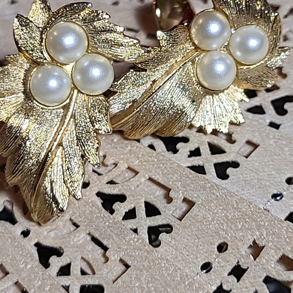 Clip on Earrings for sale vintage earrings gold pearl design - Picture 15 of 15